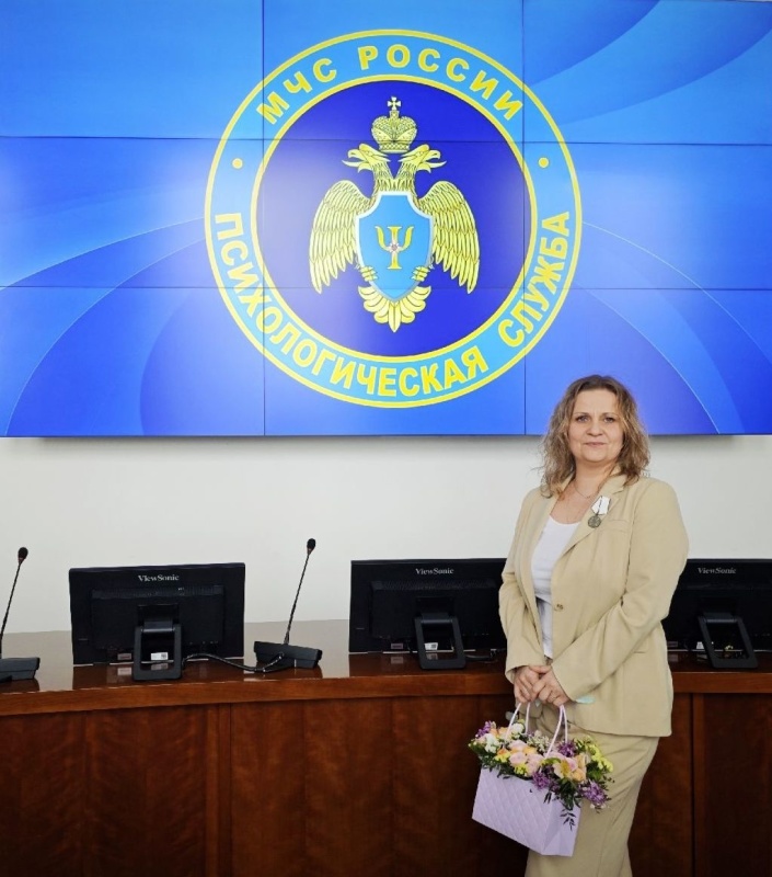 «Самое главное в работе для меня – это люди»: награжденная медалью «За спасение погибавших» Анна Соколова работает в ЦЭПП МЧС России более 20 лет