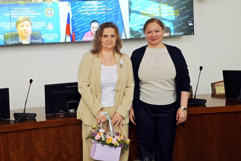 «Самое главное в работе для меня – это люди»: награжденная медалью «За спасение погибавших» Анна Соколова работает в ЦЭПП МЧС России более 20 лет