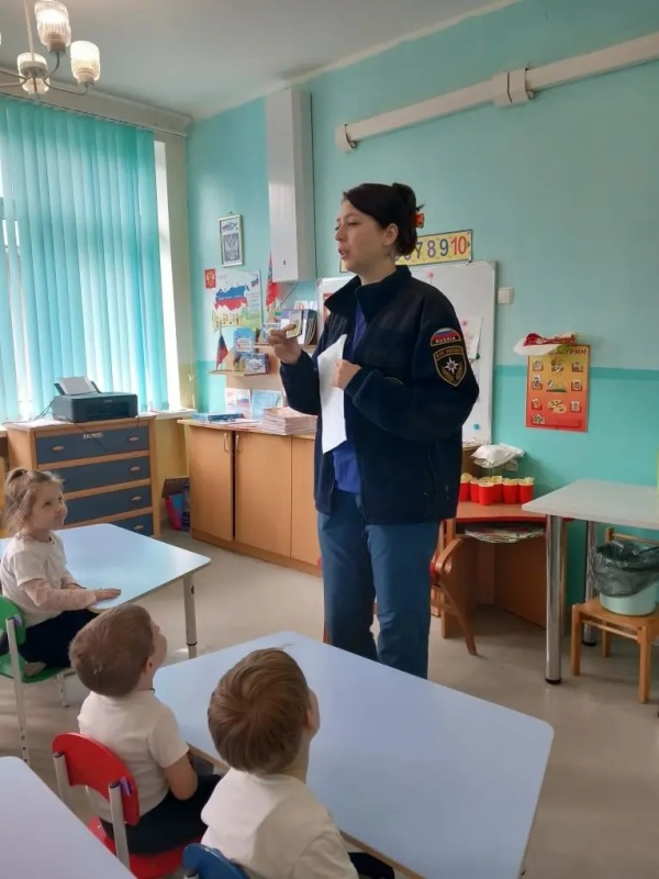 Специалисты Крымского филиала ЦЭПП МЧС России присоединились к акции «Окна Победы»