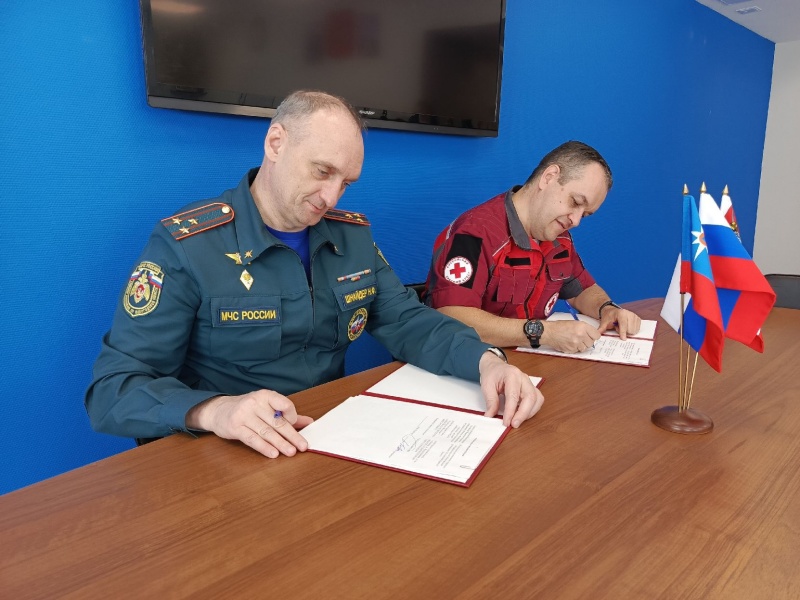 Главное управление МЧС России по Вологодской области и Российский Красный Крест развивают сотрудничество