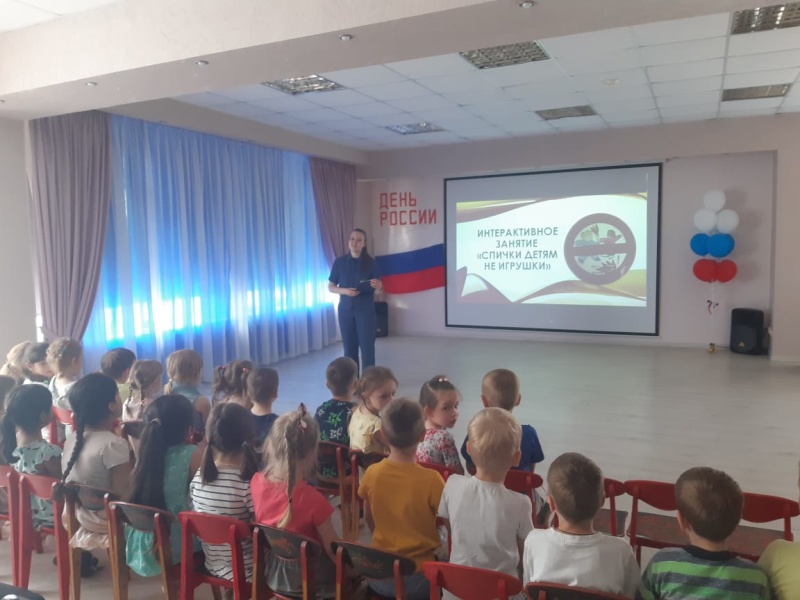В день защиты детей дошкольники научились спасаться от огня