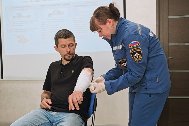 Специалисты налоговой службы повторили правила оказания первой помощи при различных состояниях