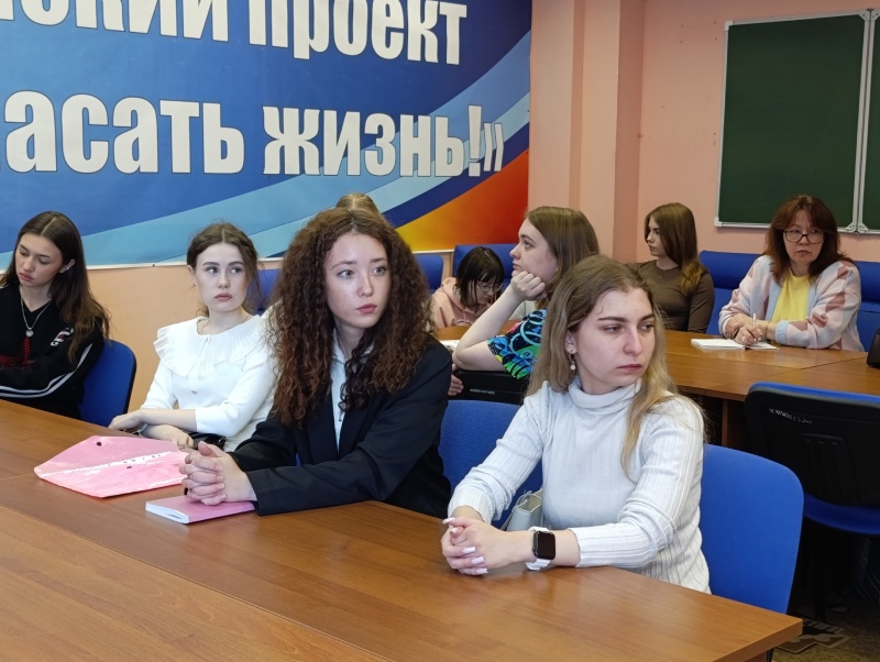 Уральские психологи МЧС России провели экскурсию для студентов-педагогов