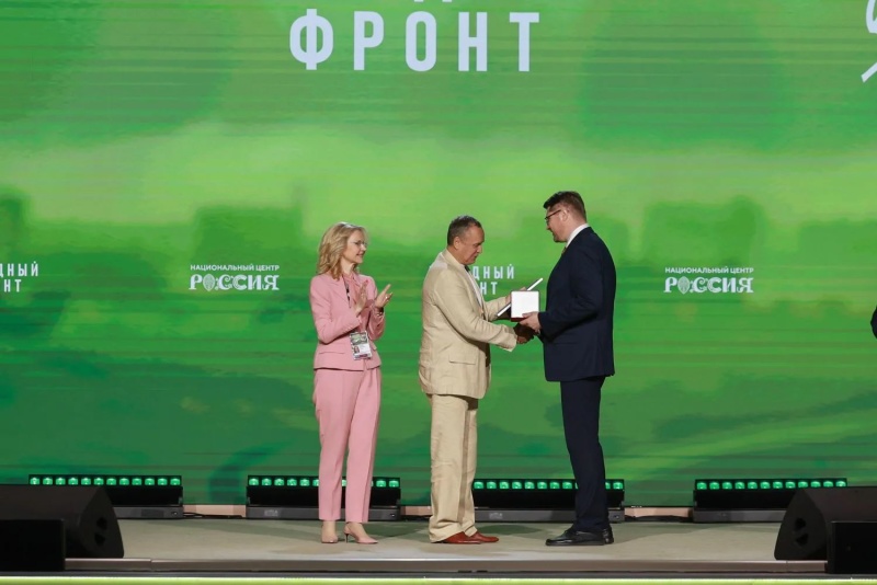 Старший преподаватель кафедры экстремальной психологии Факультета психологии МГУ им. М. В. Ломоносова Федор Ушков награжден нагрудным знаком «Народный фронт. Всё для Победы»