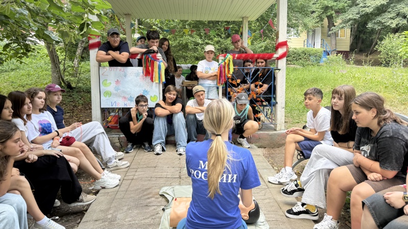 В детском лагере города Железноводска психологи Северо-Кавказского филиала провели занятие по оказанию первой помощи
