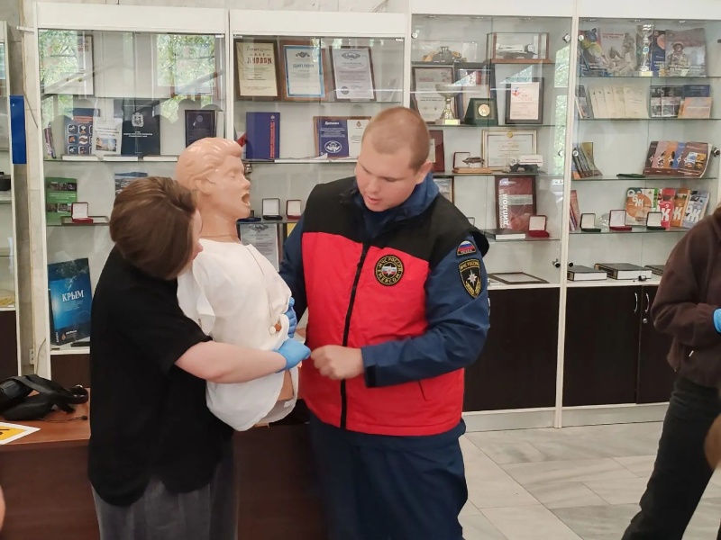 Специалисты ЦЭПП обучили навыкам оказания первой помощи сотрудников центрального аппарата МЧС России и членов их семей