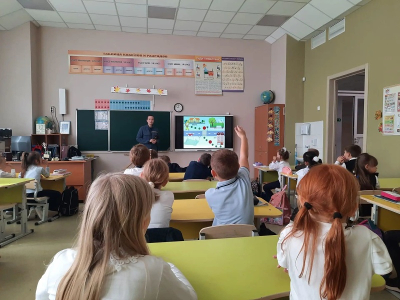 Уральские первоклассники вспомнили правила безопасного поведения в различных жизненных ситуациях