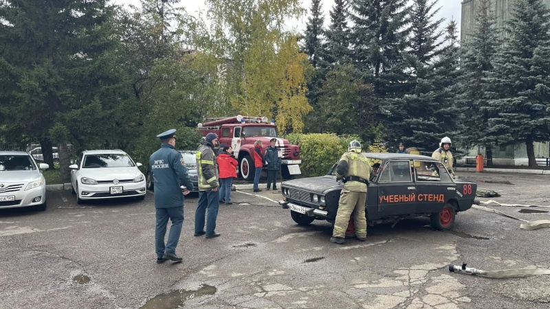 Реагирующий состав Сибирского филиала ФГБУ ЦЭПП МЧС России отработал навыки оказания экстренной психологической помощи