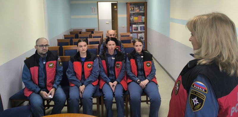 Специалисты Приволжского филиала ЦЭПП МЧС России отработали действия при ДТП пассажирского автобуса с грузовым автомобилем