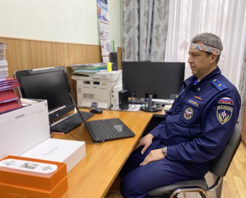 Специалисты Красноярского авиационно-спасательного центра проходят программы с использованием специального психофизиологического оборудования